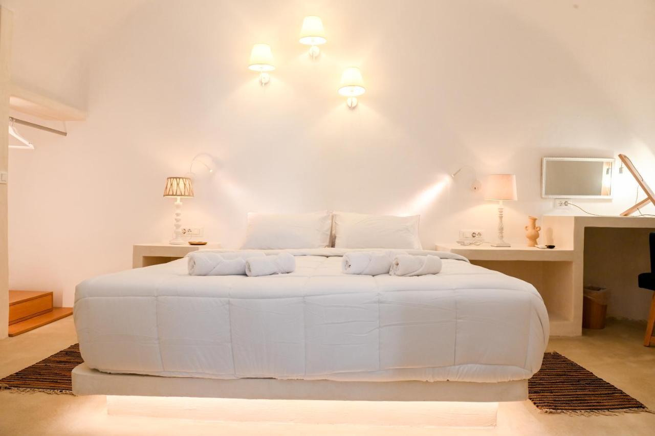Three Bells Suites Фиростефани Екстериор снимка