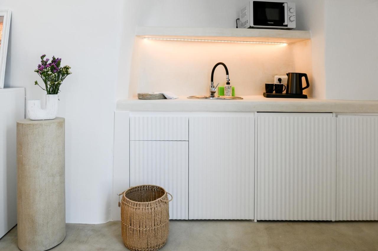 Three Bells Suites Фиростефани Екстериор снимка