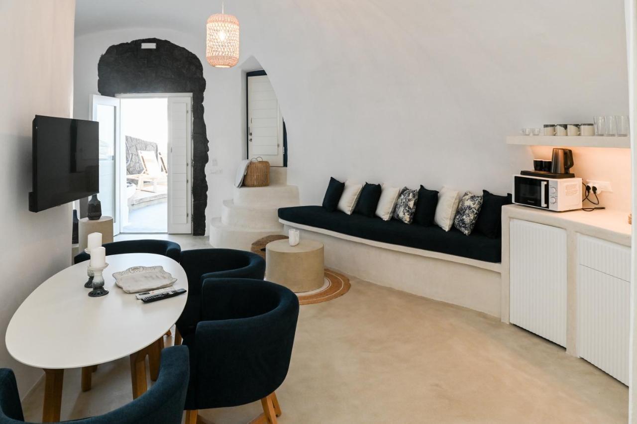 Three Bells Suites Фиростефани Екстериор снимка