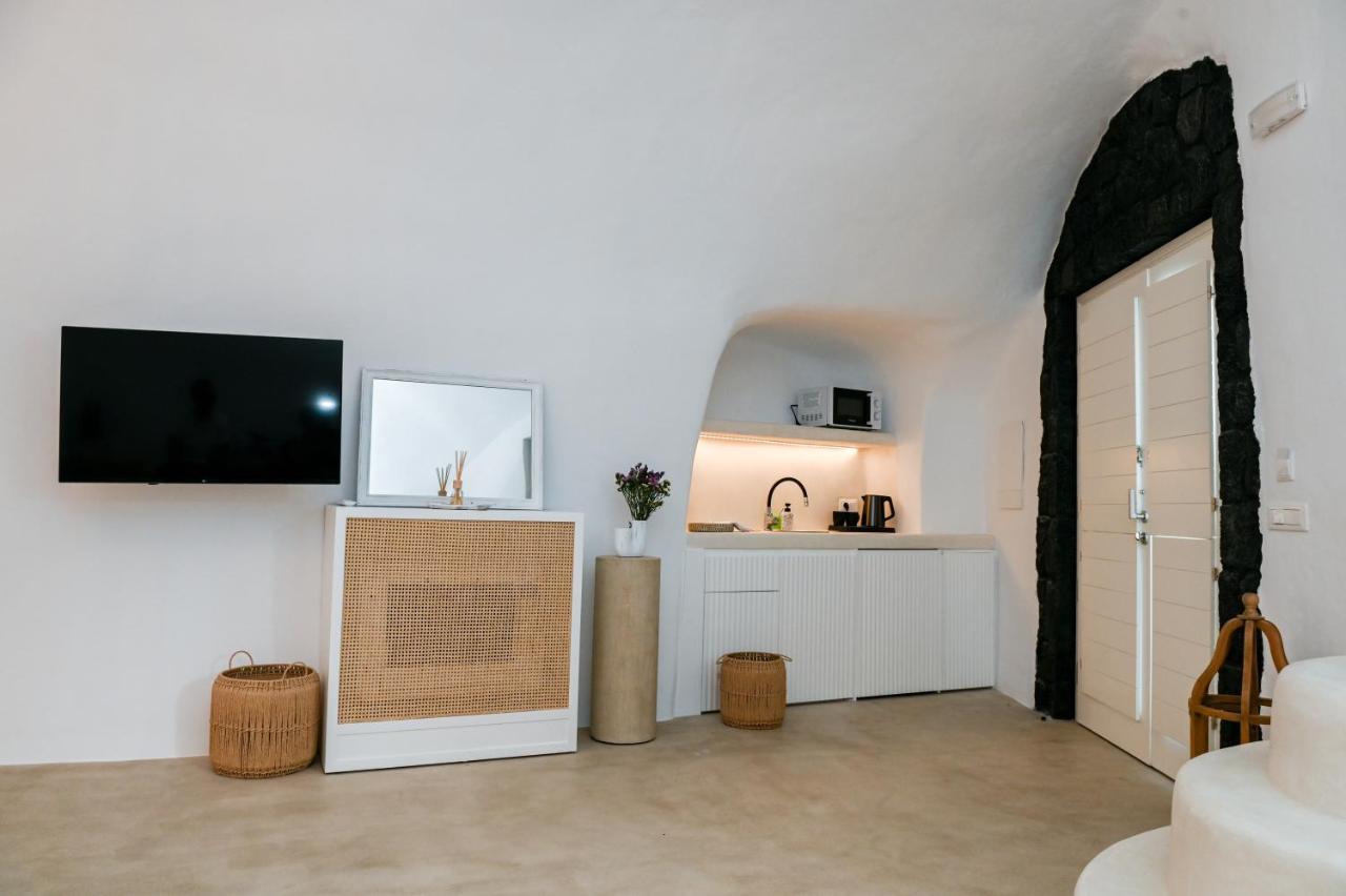 Three Bells Suites Фиростефани Екстериор снимка